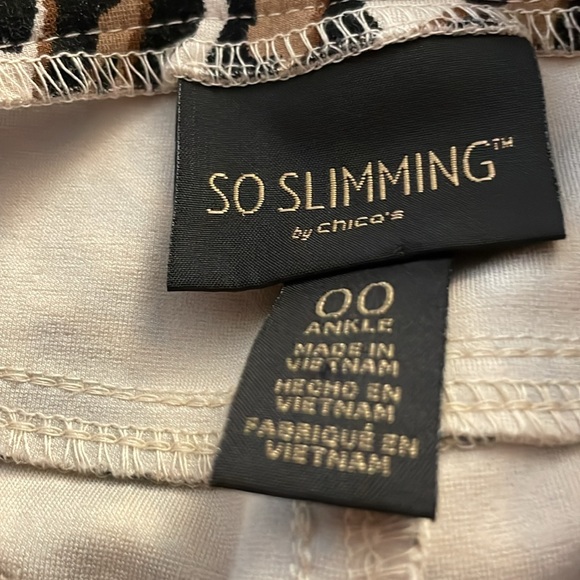 Chico’s ankle zip front NWOT 00=2/4
Leopard print stretch pants.Soft, Never worn - Picture 3 of 6